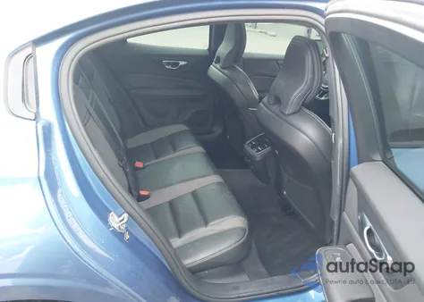 2021 Volvo S60 T5 R-Design z USA, uszkodzony, nr VIN 7JR102FM8MG092600